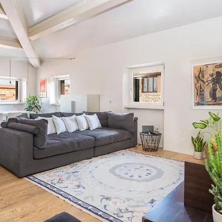 Stunning Top Floor Flat In The Heart Of Verona - With Car Park Exterior foto