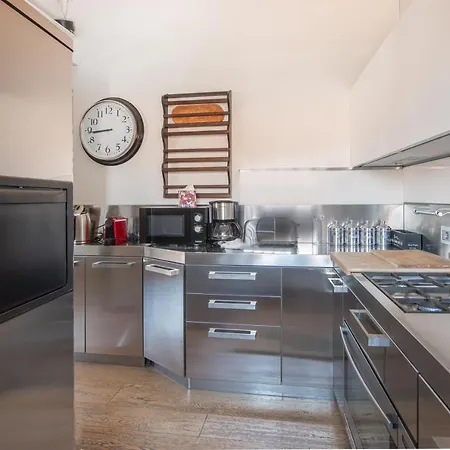 Stunning Top Floor Flat In The Heart Of Verona - With Car Park Exterior foto