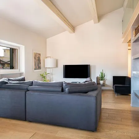 Stunning Top Floor Flat In The Heart Of Verona - With Car Park Exterior foto