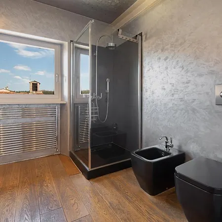 Stunning Top Floor Flat In The Heart Of Verona - With Car Park Exterior foto